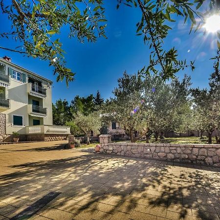 In Olive Garden Apartment Starigrad Paklenica Exterior photo