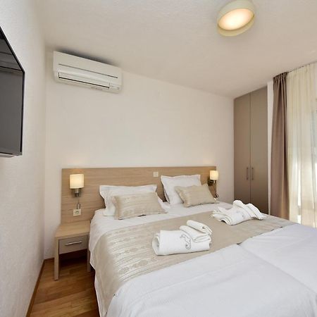 In Olive Garden Apartment Starigrad Paklenica Exterior photo
