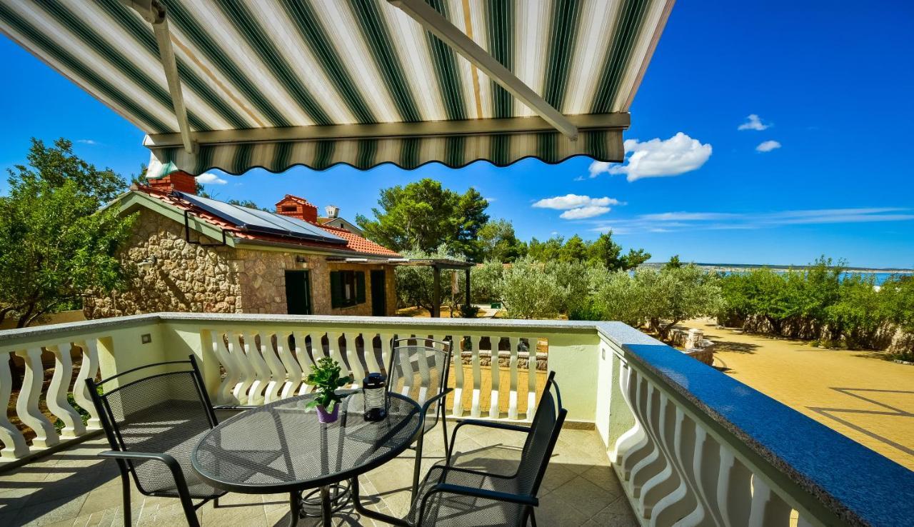In Olive Garden Apartment Starigrad Paklenica Exterior photo