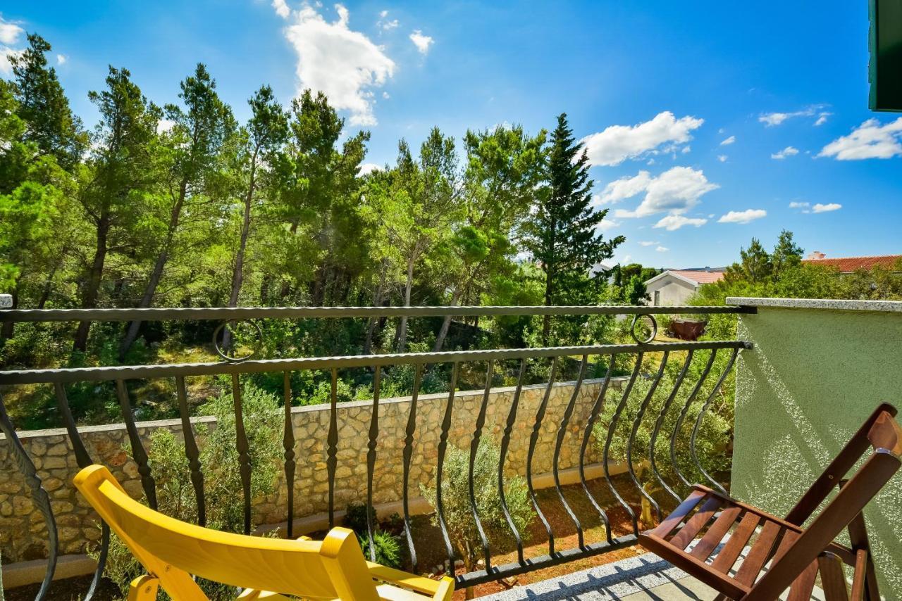 In Olive Garden Apartment Starigrad Paklenica Exterior photo