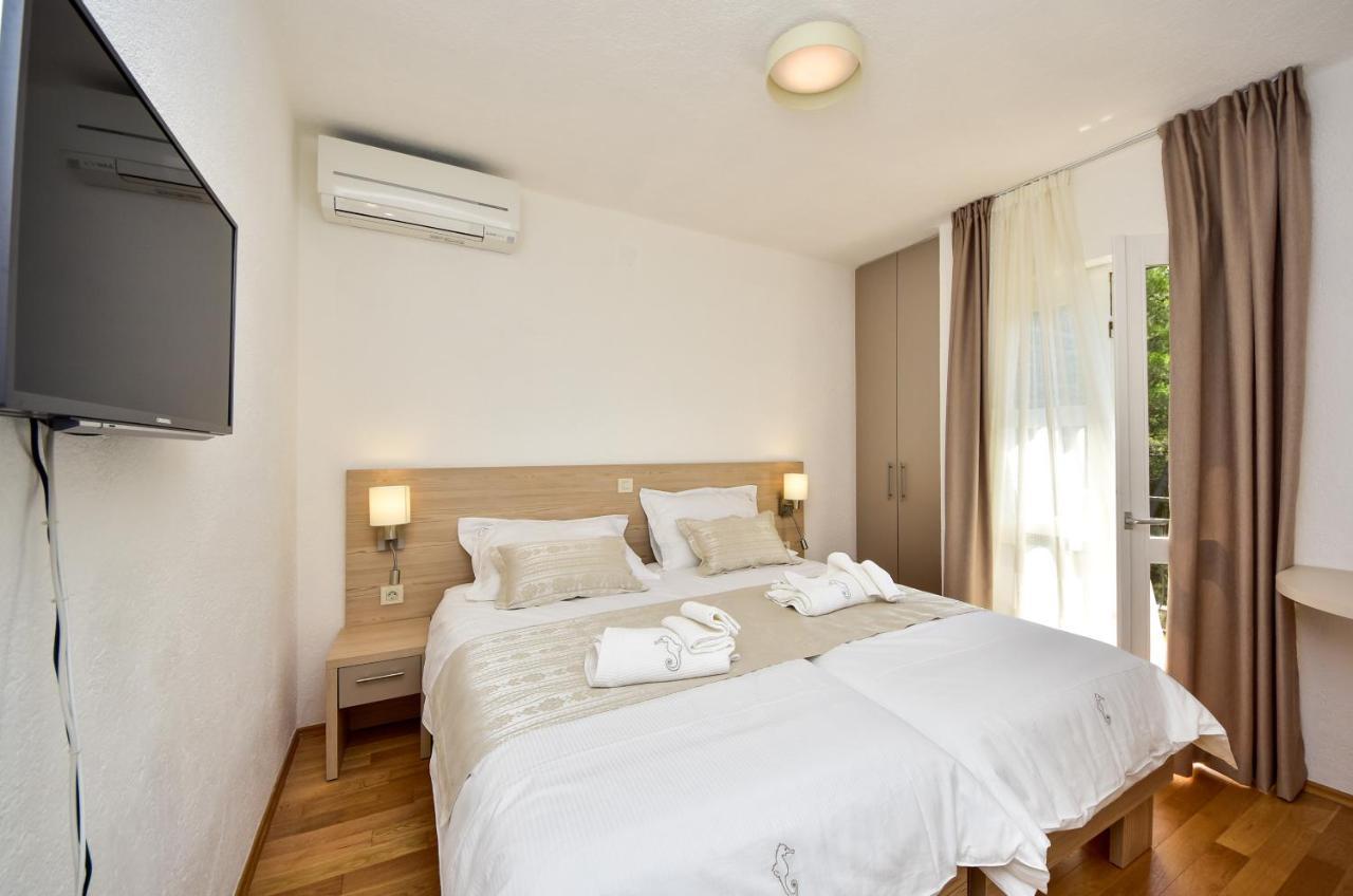 In Olive Garden Apartment Starigrad Paklenica Exterior photo