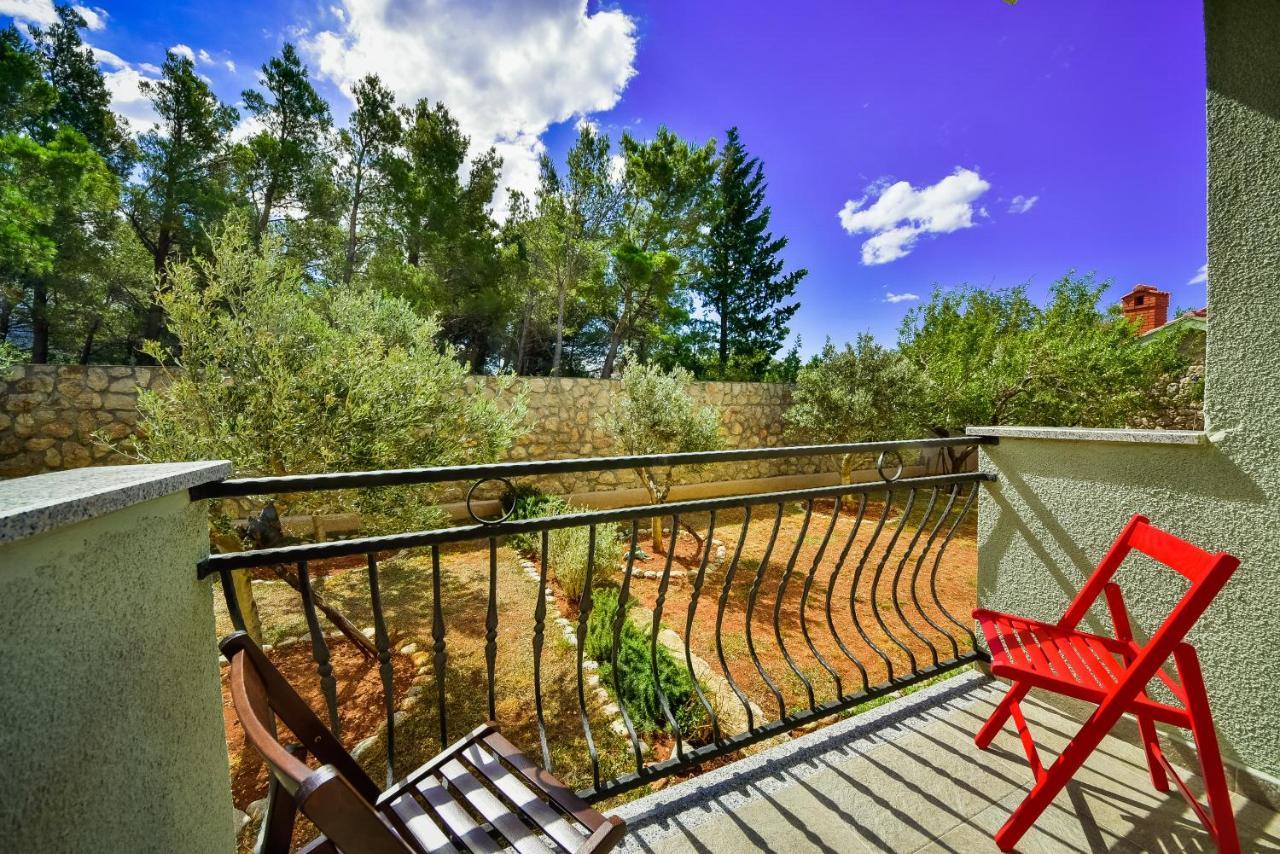 In Olive Garden Apartment Starigrad Paklenica Exterior photo