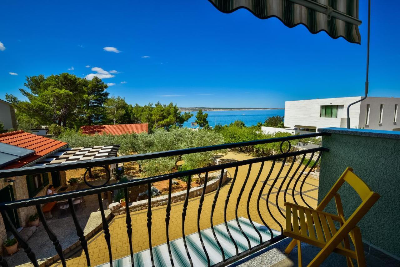 In Olive Garden Apartment Starigrad Paklenica Exterior photo