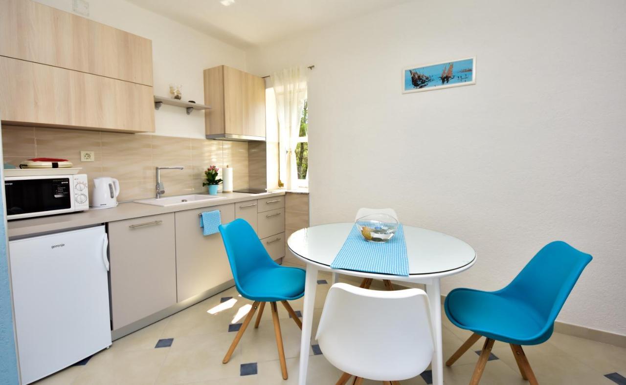 In Olive Garden Apartment Starigrad Paklenica Exterior photo