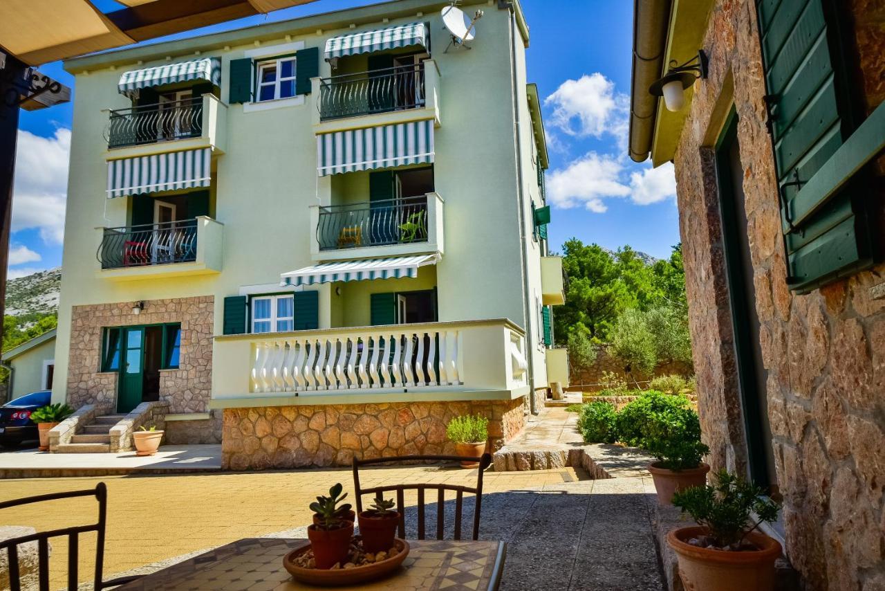In Olive Garden Apartment Starigrad Paklenica Exterior photo