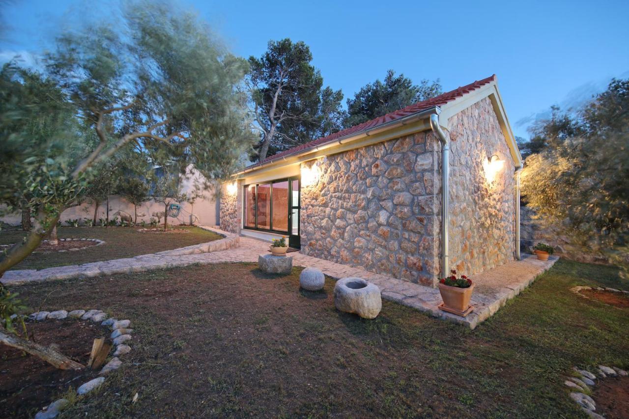 In Olive Garden Apartment Starigrad Paklenica Exterior photo