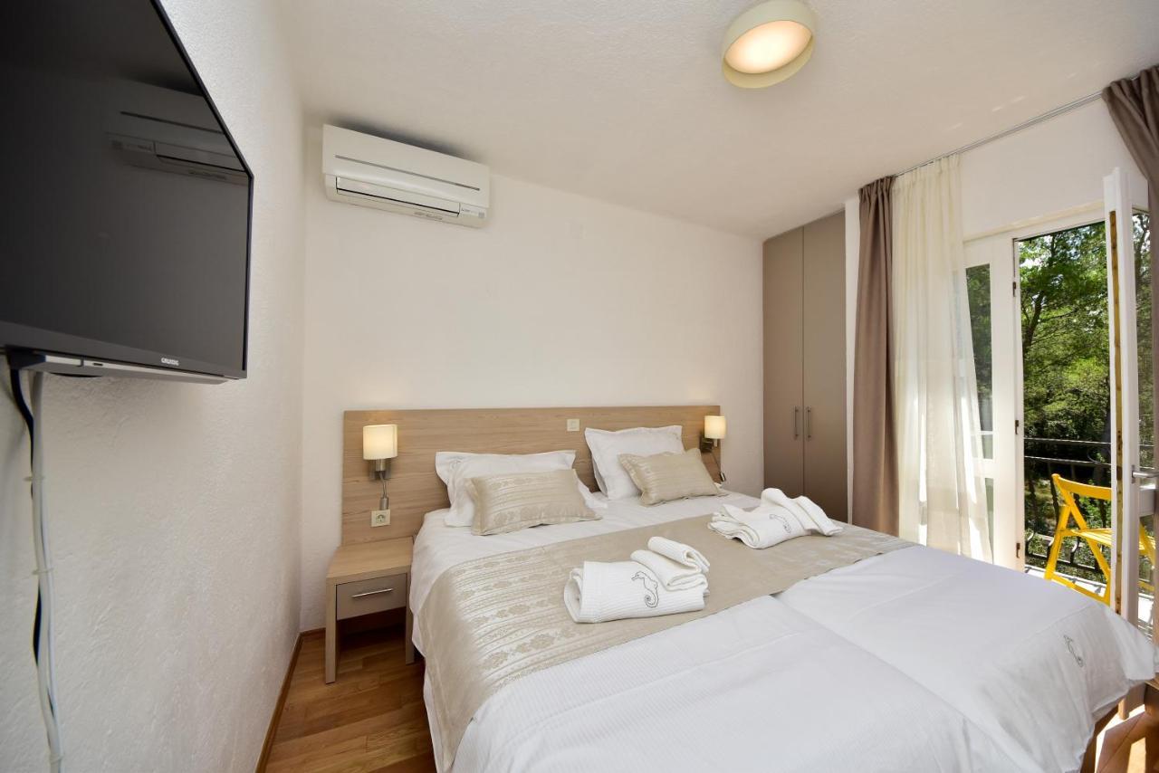 In Olive Garden Apartment Starigrad Paklenica Exterior photo